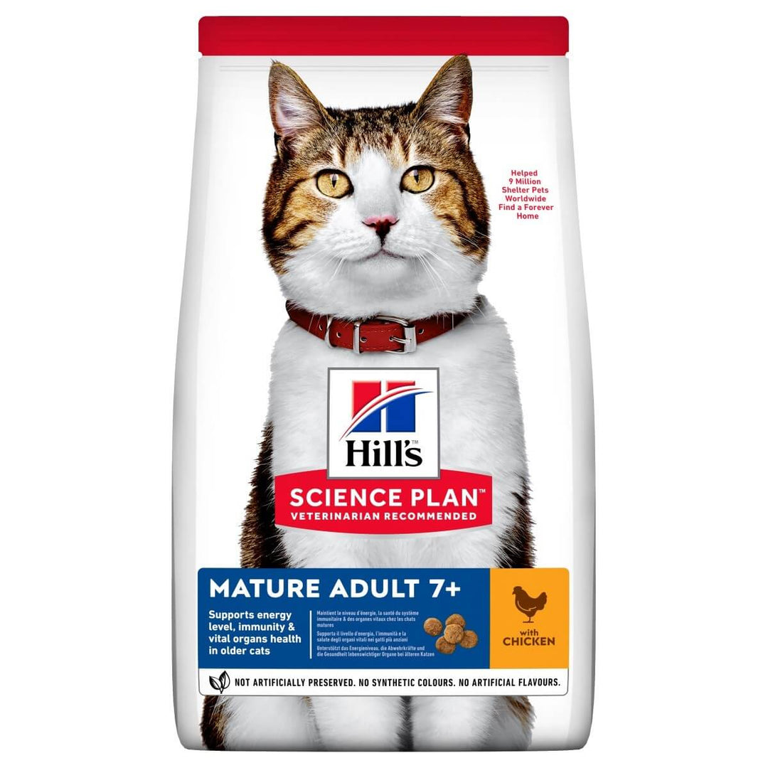 Bag of Hills' Science Plan cat food for mature adult cats with a cat on the packaging.